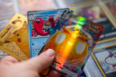 Pokemon Ticaret Kart Oyunu, koleksiyon kartı TCG, hobi, Pokemon Fan Culture, nostalji, Frankfurt - 18 Ekim 2024