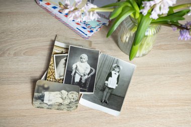 Antika siyah beyaz fotoğraf, çocuk fotoğrafları 1960 'lar - 1970' ler, hatıralar aile yadigarları, aile bağları, duygusal yolculuk.