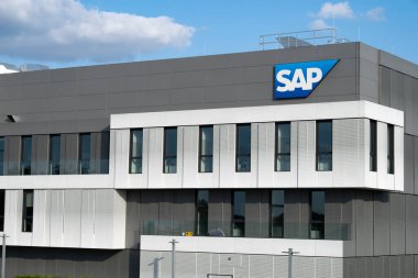SAP SE logosu, dijital dönüşüm, yazılım geliştirme, işletme yönetimi, yenilikçi dijital mühendislik, Walldorf, Almanya - 29 Temmuz 2024