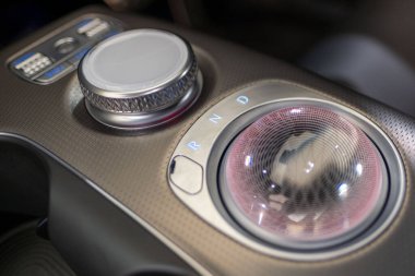 tüm elektrikli Hyundai Genesis GV60 otomobil Studio, Kore 'de, sürücü sütunu premium elektrikli cip, gelişmiş teknoloji, otomotiv endüstrisi, Edinburgh, Birleşik Krallık - 24 Ekim 2024