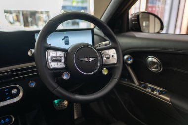 Sol el tüm elektrikli Hyundai Genesis GV60 araç içi, direksiyon popüler Koreli yolcu aracı elektrikli araç, panel enstrümanları, Edinburgh, Birleşik Krallık - 24 Ekim 2024