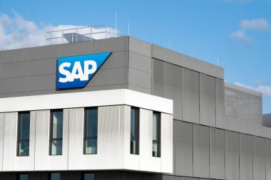 SAP SE logosu, dijital dönüşüm, yazılım geliştirme, işletme yönetimi, yenilikçi dijital mühendislik, Walldorf, Almanya - 29 Temmuz 2024