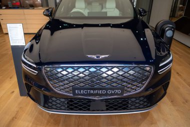 tüm elektrikli Hyundai Genesis GV70 otomobil Studio 'da, popüler Koreli yolcu elektrikli araç, alternatif enerji geliştirme, Edinburgh, Birleşik Krallık - 24 Ekim 2024