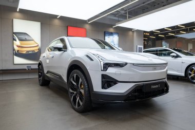 Zarif, beyaz kutup yıldızı 3, sol el sürüşlü, elektrikli araba, Volvo yan kuruluşu, çevre dostu araç, otomotiv endüstrisi, Londra 'da üstün sürüş ortamı - 17 Eylül 2024