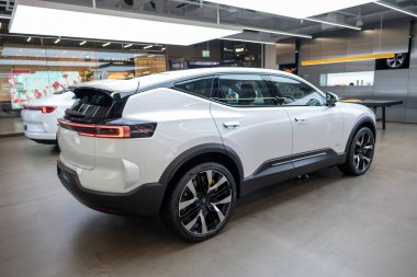 Zarif, beyaz kutup yıldızı 3, sol el sürüşlü, elektrikli araba, Volvo yan kuruluşu, çevre dostu araç, otomotiv endüstrisi, Londra 'da üstün sürüş ortamı - 17 Eylül 2024