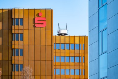 Modern Sparkasse tasarruf kamu bankası demir binaları, Avrupa bankacılık kurumu merkezi Frankfurt am Main, Hesse, Almanya profesyonel hizmetleri, Frankfurt - 19 Ocak 2025