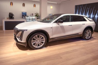 Direksiyon simidi Polestar 3, kokpit, soldan çekişli dahili Volvos EV yan kuruluşu, zarif hatlar ve sofistike otomotiv ortamı için son teknoloji ürünler, Londra - 17 Eylül 2024 