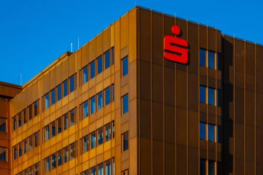 Modern Sparkasse tasarruf kamu bankası demir binaları, Avrupa bankacılık kurumu merkezi Frankfurt am Main, Hesse, Almanya profesyonel hizmetleri, Frankfurt - 19 Ocak 2025