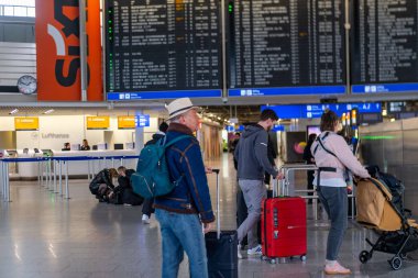 Modern uçak kabini içi, havayolu koltukları, sivil havacılık, ekonomi sınıfı uçuş deneyimi, keyifli hava yolculuğu, konforlu seyahat, sivil havacılık, havayolu endüstrisi, Viyana - 17 Ağustos 2024 