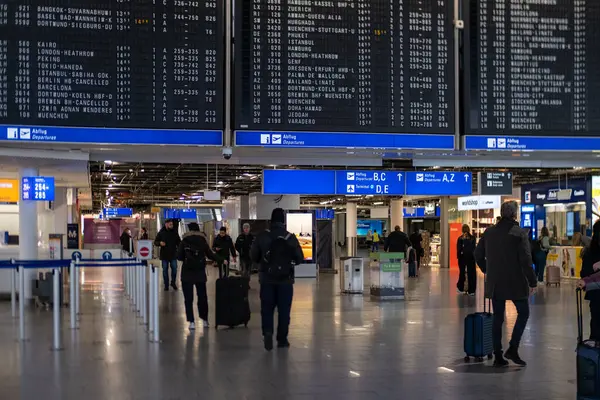 Modern uçak kabini içi, havayolu koltukları, sivil havacılık, ekonomi sınıfı uçuş deneyimi, keyifli hava yolculuğu, konforlu seyahat, sivil havacılık, havayolu endüstrisi, Viyana - 17 Ağustos 2024 