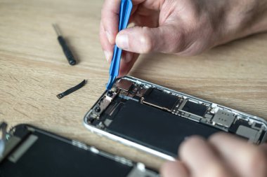 Kablosuz kulaklıklar, sembolik müzik, rahatlama ve devam eden eğlence, profesyonel son teknoloji ses teknolojisi. 
