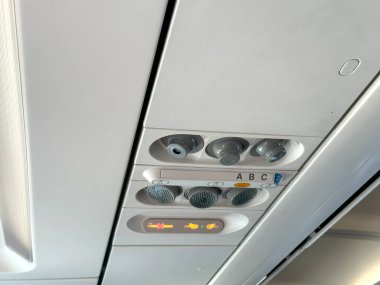 Kablosuz kulaklıklar, sembolik müzik, rahatlama ve devam eden eğlence, profesyonel son teknoloji ses teknolojisi. 