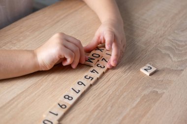 Avro tutan, avroya para yatıran, başarıya sevinen, neye harcayacağını tahmin eden, iyi mali davranışı teşvik eden, ekonomik farkındalık, para yönetimi 