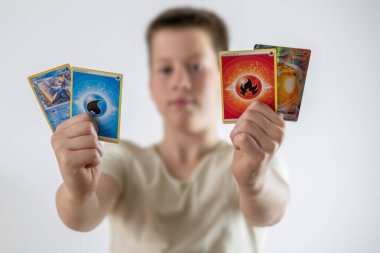 Pokemon Ticaret Kartları, oyunculuk hayal gücü, Eğitim Oyunları, popüler Pokemon Fan Kültürü, çocukluk anıları, nostalji dalgası, Frankfurt - 29 Mart 2025