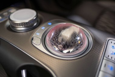 tüm elektrikli Hyundai Genesis GV60 otomobil Studio, Kore 'de, sürücü sütunu premium elektrikli cip, gelişmiş teknoloji, otomotiv endüstrisi, Edinburgh, Birleşik Krallık - 24 Ekim 2024