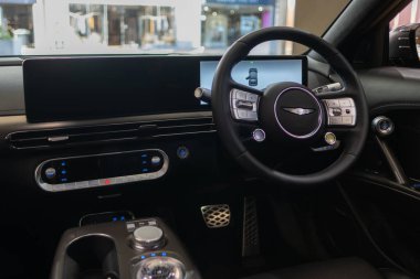 Sol el tüm elektrikli Hyundai Genesis GV60 araç içi, direksiyon popüler Koreli yolcu aracı elektrikli araç, panel enstrümanları, Edinburgh, Birleşik Krallık - 24 Ekim 2024
