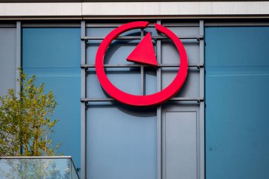 Takeda logosu modern Takeda İlaç Firması Limited ofis binası, farmasötik yenilik ve sağlık çözümleri, Almanya 'da profesyonel hizmetler, Frankfurt - 9 Şubat 2025
