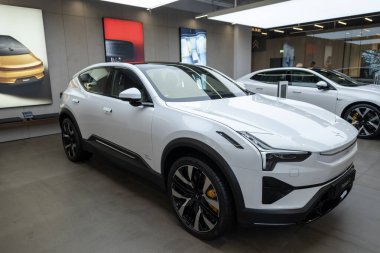 Zarif, beyaz kutup yıldızı 3, sol el sürüşlü, elektrikli araba, Volvo yan kuruluşu, çevre dostu araç, otomotiv endüstrisi, Londra 'da üstün sürüş ortamı - 17 Eylül 2024