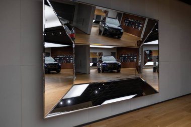 tüm elektrikli Hyundai Genesis GV70 otomobil Studio 'da, popüler Koreli yolcu elektrikli araç, alternatif enerji geliştirme, Edinburgh, Birleşik Krallık - 24 Ekim 2024