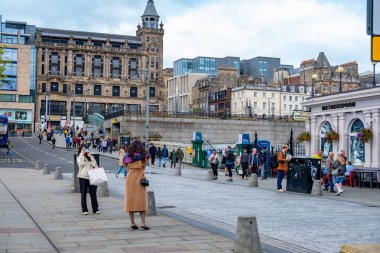 Gri parlak ET5 NIO arabası, fütüristik elektrikli araç, yenilikçi tasarım ve aerodinamik özellikler sergiler, sıfır emisyon teknolojisi, Frankfurt - 3 Şubat 2025 