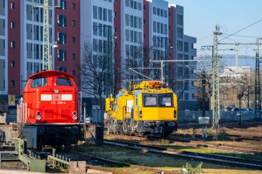 Gri parlak ET5 NIO arabası, fütüristik elektrikli araç, yenilikçi tasarım ve aerodinamik özellikler sergiler, sıfır emisyon teknolojisi, Frankfurt - 3 Şubat 2025 