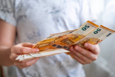 Alman kimlik kartı, biyometrik kimlik belgesi, Alman vatandaşlığı, göç yasası, pasaport denetimi sınırı, yabancı seyahat, vize alma, Frankfurt 