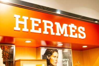 Hermes lüks mağazası, lüks moda perakendecisi, gösterişli zarif mallar ve Fransız zanaatkarlığı, alışveriş merkezi, Milan, İtalya - 21 Mayıs 2025