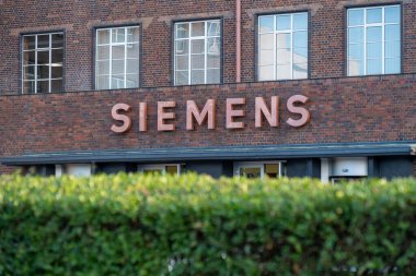 Siemens logosu, Alman işyeri şirketi Siemens AG elektrik mühendisliği, elektronik, enerji donanımı, ulaşım ve iletişim 20 Ağustos 2024