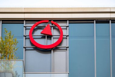 Takeda logosu modern Takeda İlaç Firması Limited ofis binası, farmasötik yenilik ve sağlık çözümleri, Almanya 'da profesyonel hizmetler, Frankfurt - 9 Şubat 2025