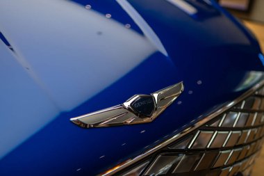 Moda bayiliğinde mavi elektrik üretimi GV80, aerodinamik tasarım, güçlü motor, ileri teknoloji, Londra 'da otomotiv endüstrisi - 24 Ekim 2024