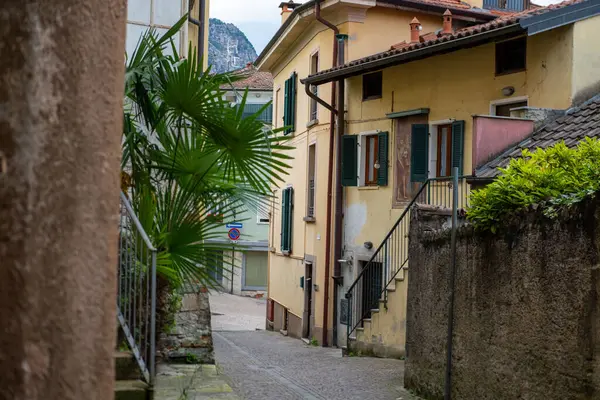 İtalyan 10. Montorfano köyü Charm, Verbano-Cusio-Ossola bölgesi boyunca sakin bir şekilde yürüdü Piedmont, tarihsel zamansız Lombardy 'nin tarihi simgesi, İtalyan Montorfano köyü Charm