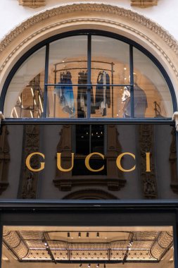 Ödeme terminali self-service cannabis kiosk, Marijuana Legalization and Impact on Society, Benefits and Risks, Economic Aspects, Funchal, Portugal - 8 Ocak 2025 