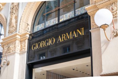 Ödeme terminali self-service cannabis kiosk, Marijuana Legalization and Impact on Society, Benefits and Risks, Economic Aspects, Funchal, Portugal - 8 Ocak 2025 