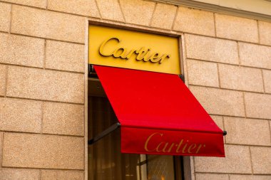 Ödeme terminali self-service cannabis kiosk, Marijuana Legalization and Impact on Society, Benefits and Risks, Economic Aspects, Funchal, Portugal - 8 Ocak 2025 