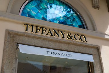 Faber-Castell sanat eserleri ve yaratıcılık için okul gereçleri, okula veya ofise dönüş, renkli kırtasiye ürünleri, kalemler iyi stoklanmış kırtasiye malzemeleri, Frankfurt - 17 Nisan 2025 