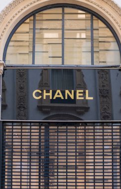 Faber-Castell sanat eserleri ve yaratıcılık için okul gereçleri, okula veya ofise dönüş, renkli kırtasiye ürünleri, kalemler iyi stoklanmış kırtasiye malzemeleri, Frankfurt - 17 Nisan 2025 