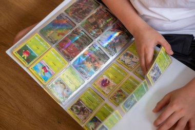 Happy Meal Minecraft kutusu, çocuklar için fast food, çizgi film karakteri ambalajı, yemek saati, fast food, oyuncak dahil, bulanık geçmiş, çocukluk sevinci, Frankfurt - 21 Nisan 2025 