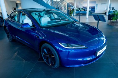 Tesla model 3 Highland facelift, sürücü koltuğu, gösterge paneli, navigasyon, sürücü güvenliği, çevre aracı, Frankfurt, Almanya - 28 Haziran 2025 