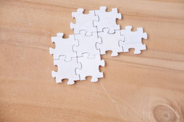 Geniş yelpazeli ürünleri olan modern perakende mağazası, Telefon, tablet ve aksesuar satış ofisi, aygıtlar ve elektronik aletler için teknik onarım ofisi, masalar ve monitörler 