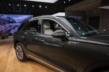 Taksiyoldaki modern yolcu jeti, Alman Lufthansa uçağı, havaalanı operasyonları, Frankfurt Havaalanı pisti altyapısı, hava ulaşımı, uçuş hazırlığı, seyahat endüstrisi, Frankfurt - 21 Mart 2024 