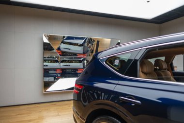 Taksiyoldaki modern yolcu jeti, Alman Lufthansa uçağı, havaalanı operasyonları, Frankfurt Havaalanı pisti altyapısı, hava ulaşımı, uçuş hazırlığı, seyahat endüstrisi, Frankfurt - 21 Mart 2024 