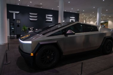 Taksiyoldaki modern yolcu jeti, Alman Lufthansa uçağı, havaalanı operasyonları, Frankfurt Havaalanı pisti altyapısı, hava ulaşımı, uçuş hazırlığı, seyahat endüstrisi, Frankfurt - 21 Mart 2024 