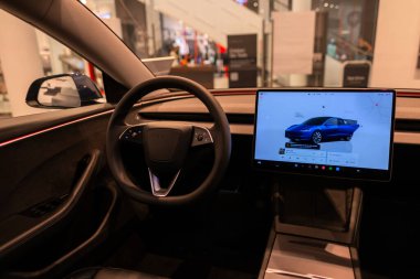 Arka plan tamamen elektrikli Cupra Tavascan, İspanyol kompakt transsover SEAT, platform Volkswagen ID.5, inovasyon e-Boost işlevsellik otomotiv endüstrisi, Berlin, Almanya - 6 Ağustos 2024 