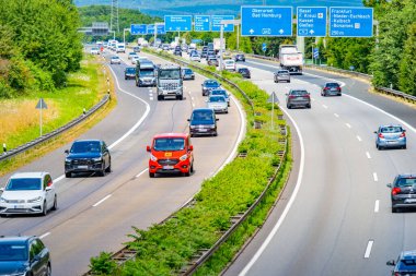 Arka plan tamamen elektrikli Cupra Tavascan, İspanyol kompakt transsover SEAT, platform Volkswagen ID.5, inovasyon e-Boost işlevsellik otomotiv endüstrisi, Berlin, Almanya - 6 Ağustos 2024 