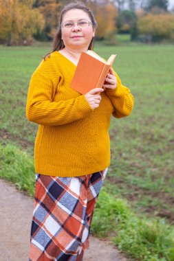 Menopozlu kadın yüksek tansiyon, yüksek tansiyon, hipertansiyon krizi, hormonal dengesizlik, dolaşım sistemi, şiddetli migren, kardiyovasküler sağlık 