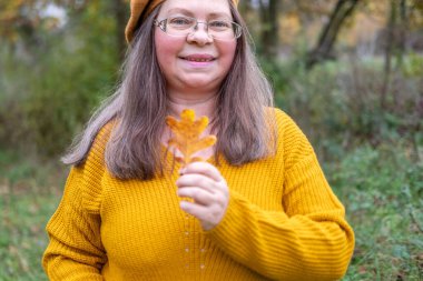 Menopozlu kadın yüksek tansiyon, yüksek tansiyon, hipertansiyon krizi, hormonal dengesizlik, dolaşım sistemi, şiddetli migren, kardiyovasküler sağlık 