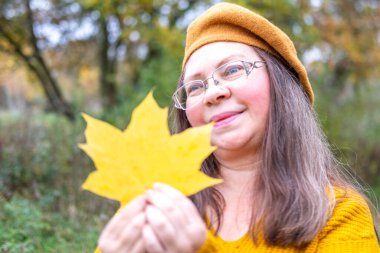 Menopozlu kadın yüksek tansiyon, yüksek tansiyon, hipertansiyon krizi, hormonal dengesizlik, dolaşım sistemi, şiddetli migren, kardiyovasküler sağlık 