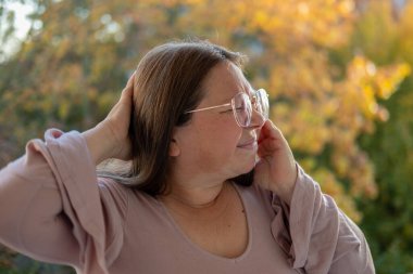 Menopozlu kadın yüksek tansiyon, yüksek tansiyon, hipertansiyon krizi, hormonal dengesizlik, dolaşım sistemi, şiddetli migren, kardiyovasküler sağlık