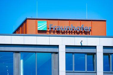 Fraunhofer Alman uygulamalı araştırma organizasyonu, özellikle bilim adamları ve mühendisler, sanayi veya özel hükümet projeleri, Fraunhofer-Gesellschaft, Frankfurt am Main, Almanya - 19 Ağustos 2025