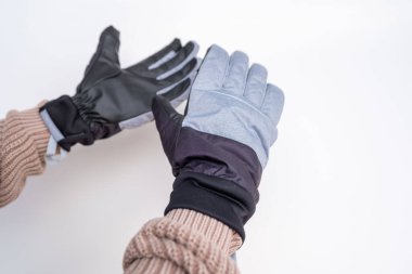 Kış sporları için özel kayak eldivenleri, yalıtılmış, koruyucu, kışa hazır eldivenler, uygun kayak, snowboard, soğuk hava aktiviteleri, soğuk hava modası, pratik kış aksesuarları